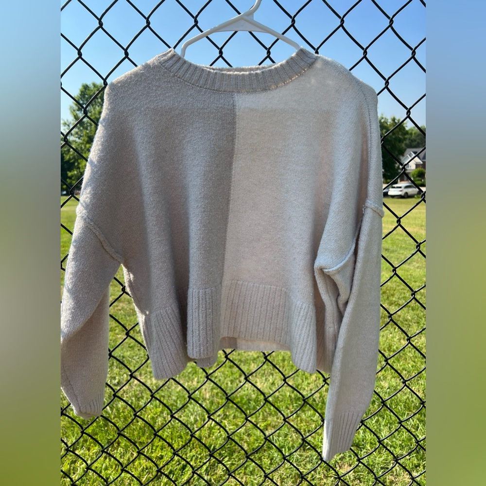 Arizona Jean Co. tan and cream spilt sweater in size medium.